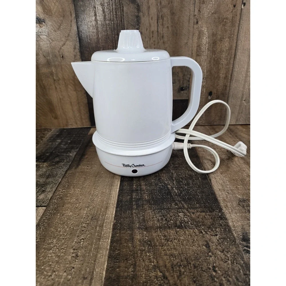 Betty Crocker BC-1701 White Electric Coffee Percolator 650W Retro Style 8.5